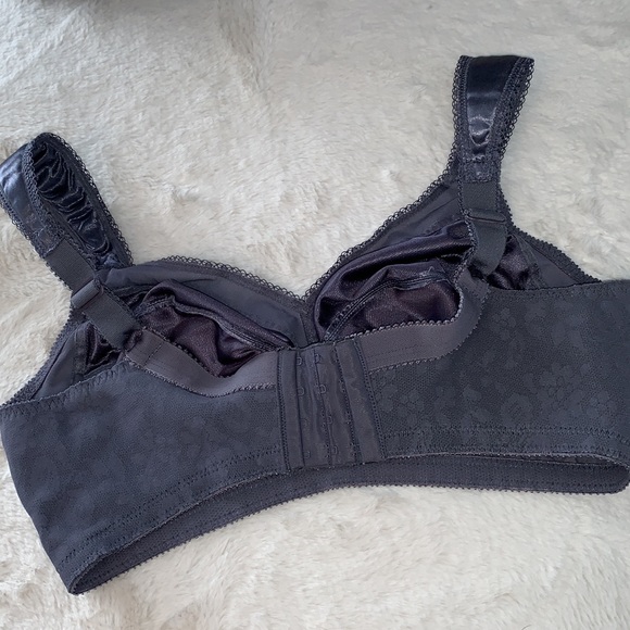 36D Playtex Comfy padded Straps Unlined wireless bra - Picture 3 of 3